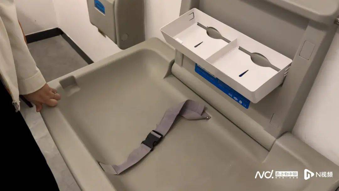 座椅松動(dòng)、護(hù)理臺(tái)發(fā)霉!深圳部分母嬰室管理堪憂<strong></p>
<p>母嬰護(hù)理
</strong>,部門回應(yīng):母嬰護(hù)理